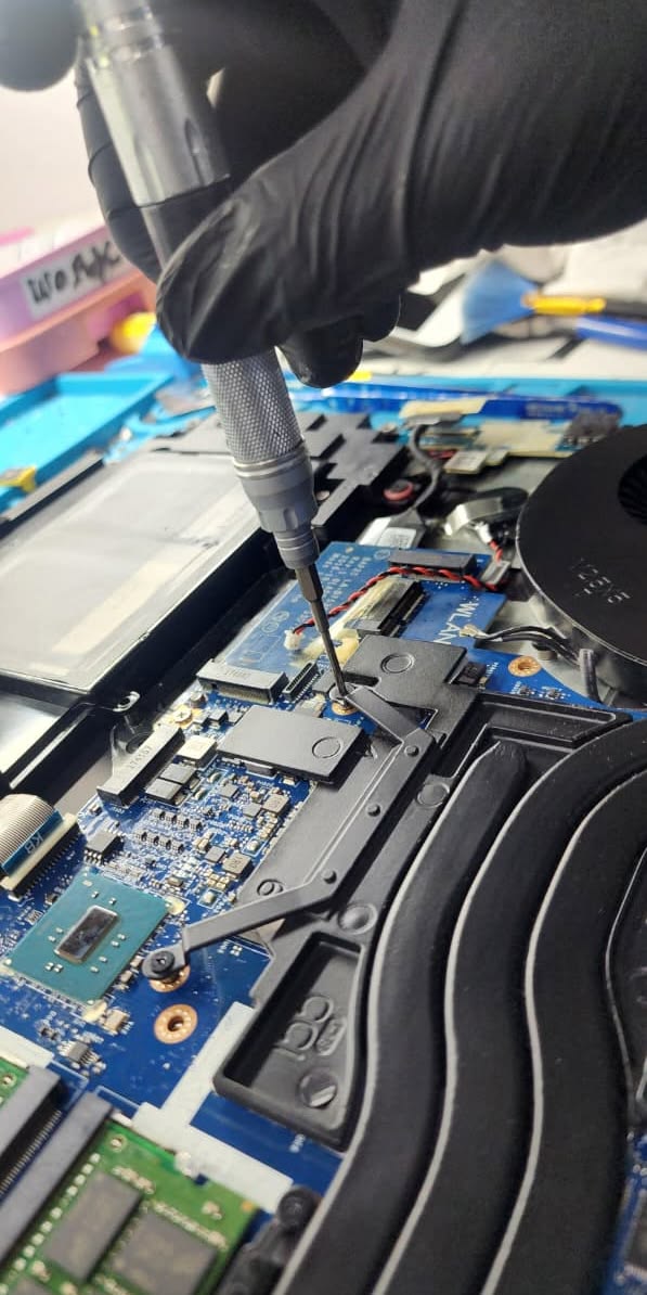 Reparație laptop Lenovo care nu pornește în Pipera, București